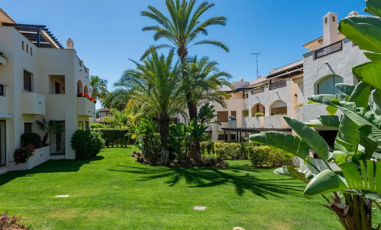 La Medina De Banus, Puerto Banus location